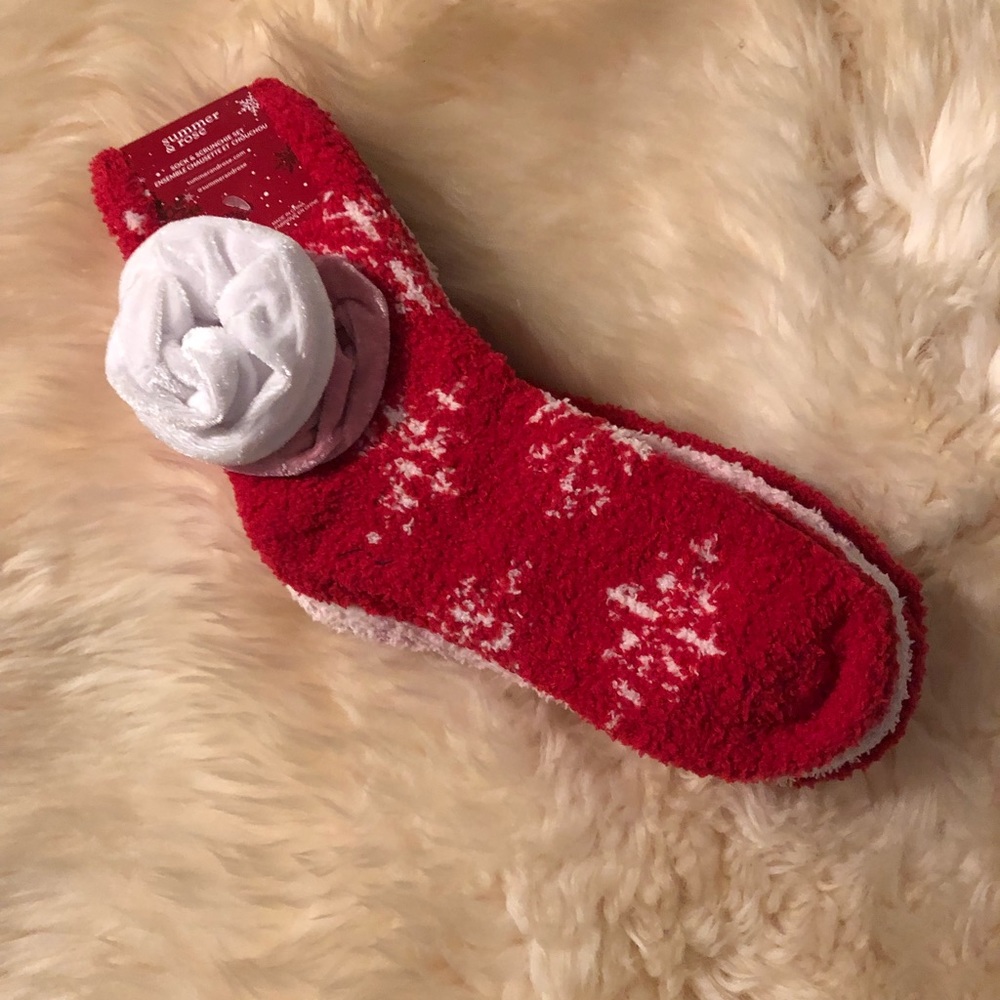 Summer & rose fluffy socks and scrunchies set